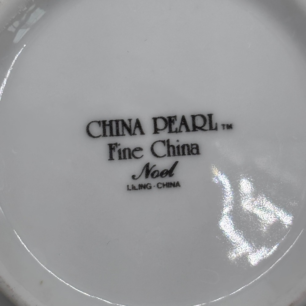 China Pearl Holly Berry Christmas Creamer Sugar Salt Pepper Set White Holiday - Picture 9 of 9